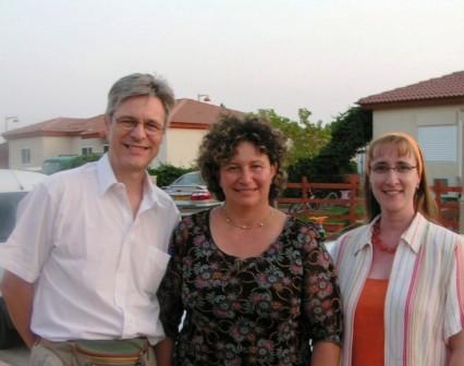 Gérald & Sophie Fruhinsholz entourant Laurence Beziz